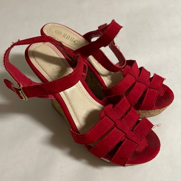 Rouge Helium Shoes - Rouge Helium Sueded Wedges